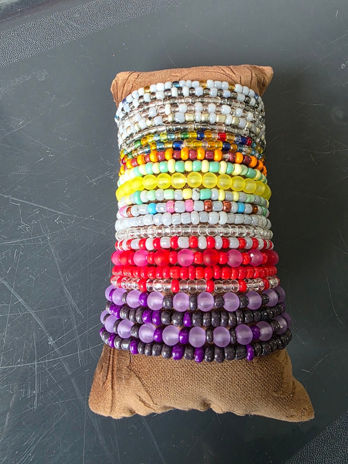23 handgemaakte armbandjes op elastiek, Sieraden, Tassen en Uiterlijk, Armbanden, Ophalen of Verzenden