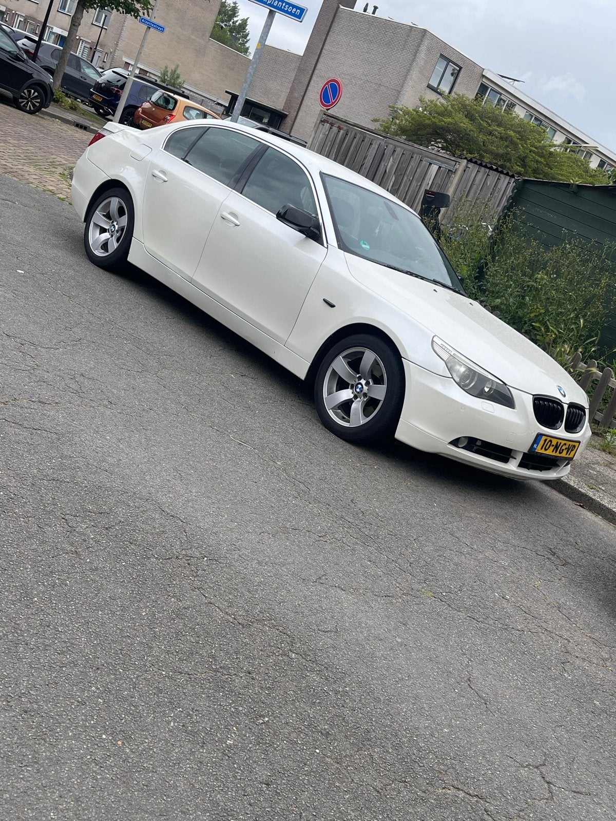 BMW 5-Serie 3.0 I 530 AUT 2003 Wit, Auto's, BMW, Automaat, Achterwielaandrijving, 2000 kg, Wit