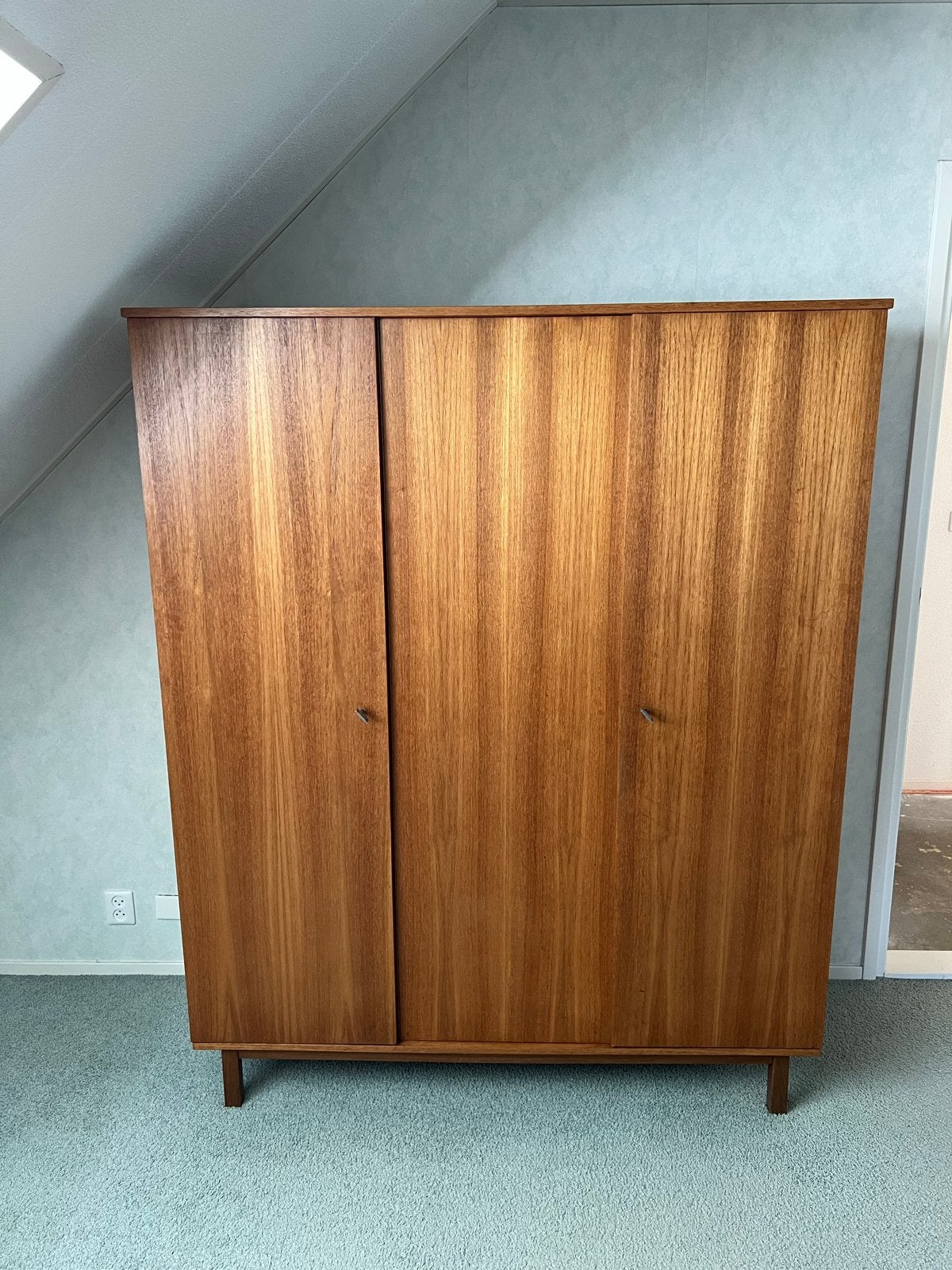 Antieke massief houten kast met moderne look, Ophalen
