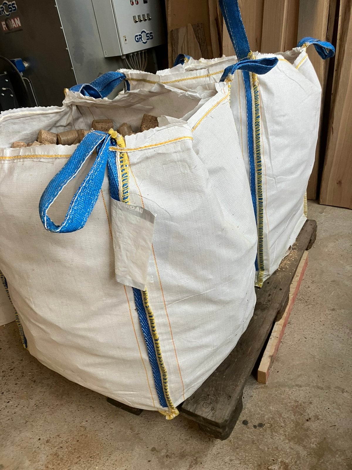 Haardhout eiken beuken droog briketten. Vanaf €25.-, Ophalen