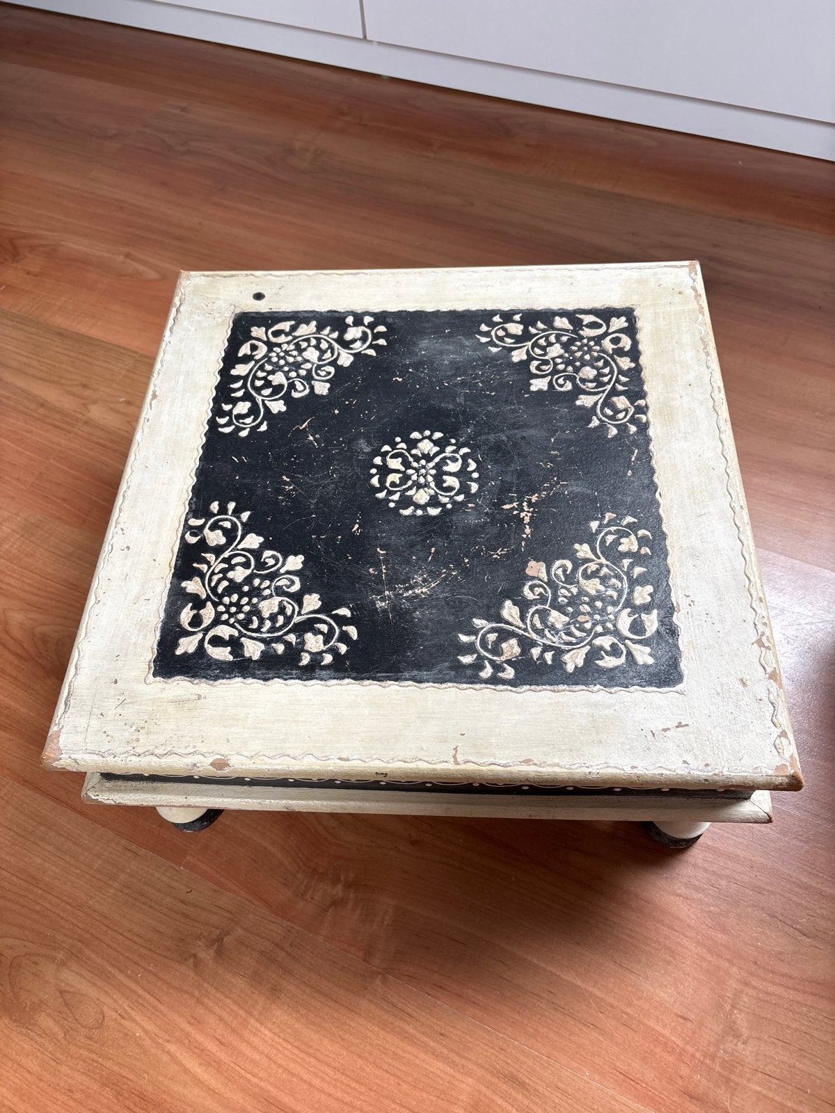 Decoratieve Houten Voetenbankje/Krukje met Patroon, Antiek en Kunst, Ophalen