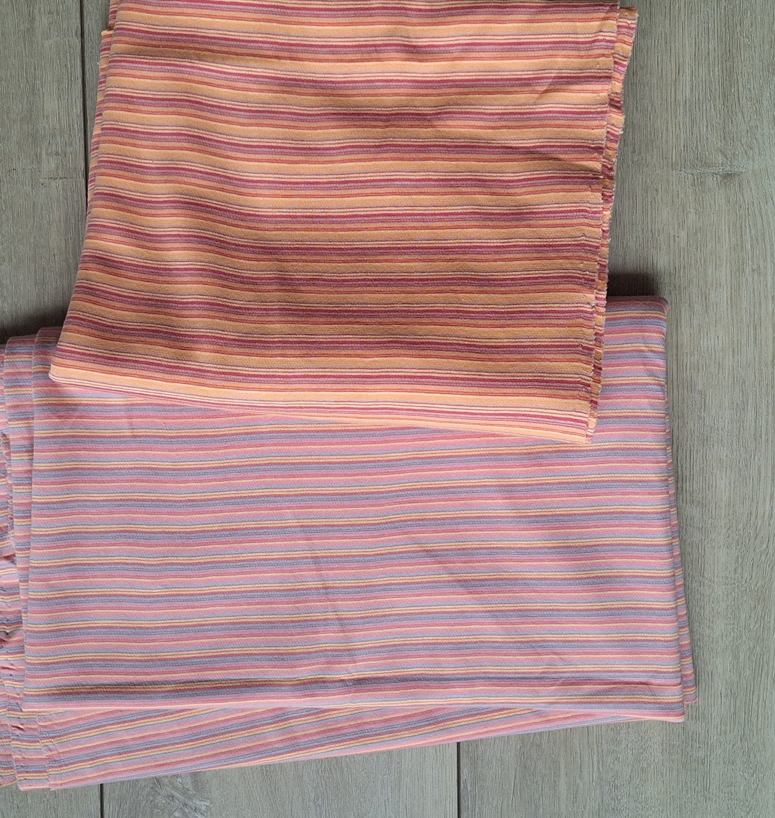 2 Superleuke Dunne Joggingstoffen - 1.60m breed, 1m lang, Hobby en Vrije tijd, Stoffen en Lappen, Overige materialen, Meerkleurig