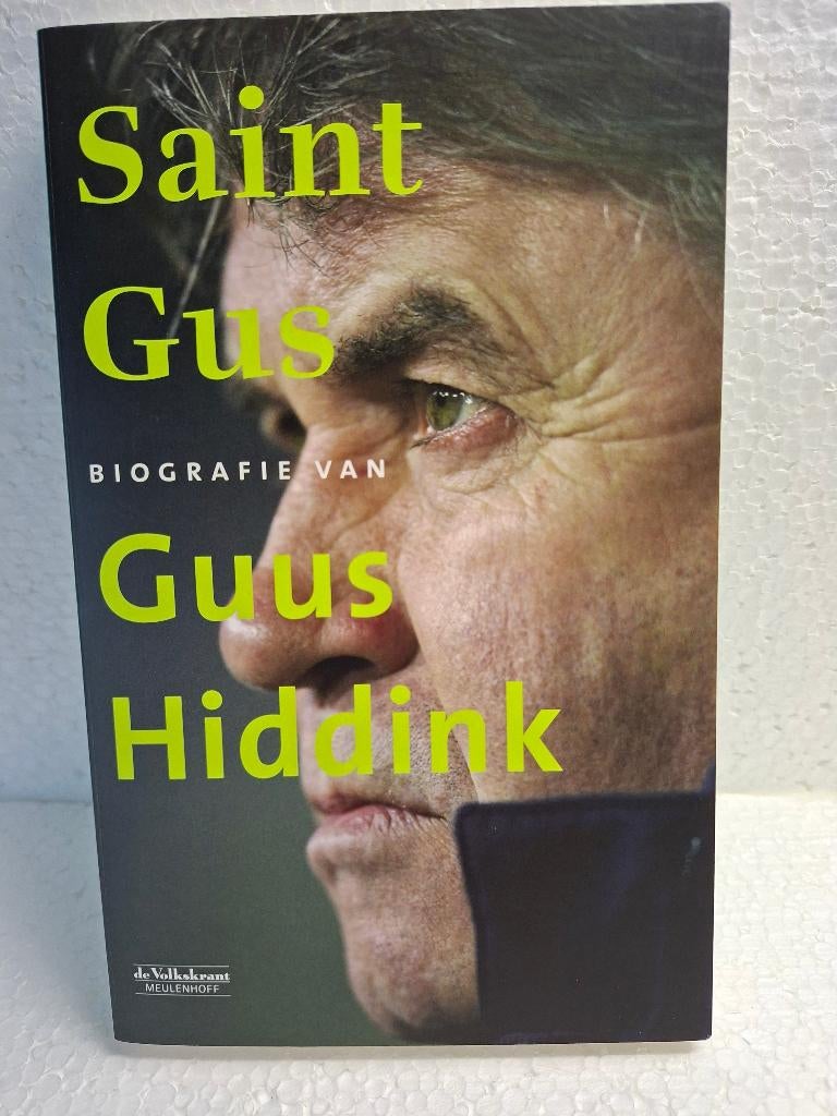 BOEK: SAINT GUS – BIOGRAFIE VAN GUUS HIDDINK, Diverse auteurs, Ophalen of Verzenden, Zo goed als nieuw, Sport