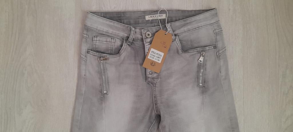 Nieuwe lexxury licht grijze capri jeans mt s/36, Kleding | Dames, Ophalen of Verzenden, Nieuw, Zwart