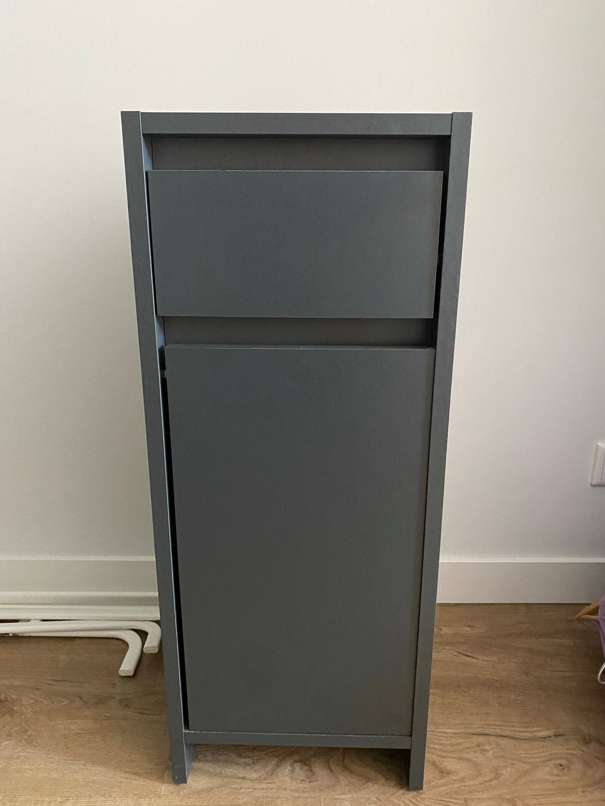 Stijlvol grijs badkamerkastje met lade, Huis en Inrichting, Ophalen, (Half)hoge kast, Minder dan 50 cm, Zo goed als nieuw