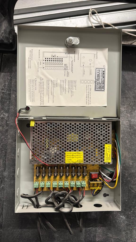 CCTV Voedingseenheid 12V DC - 9 Kanalen, Ophalen, Gebruikt, Buitencamera