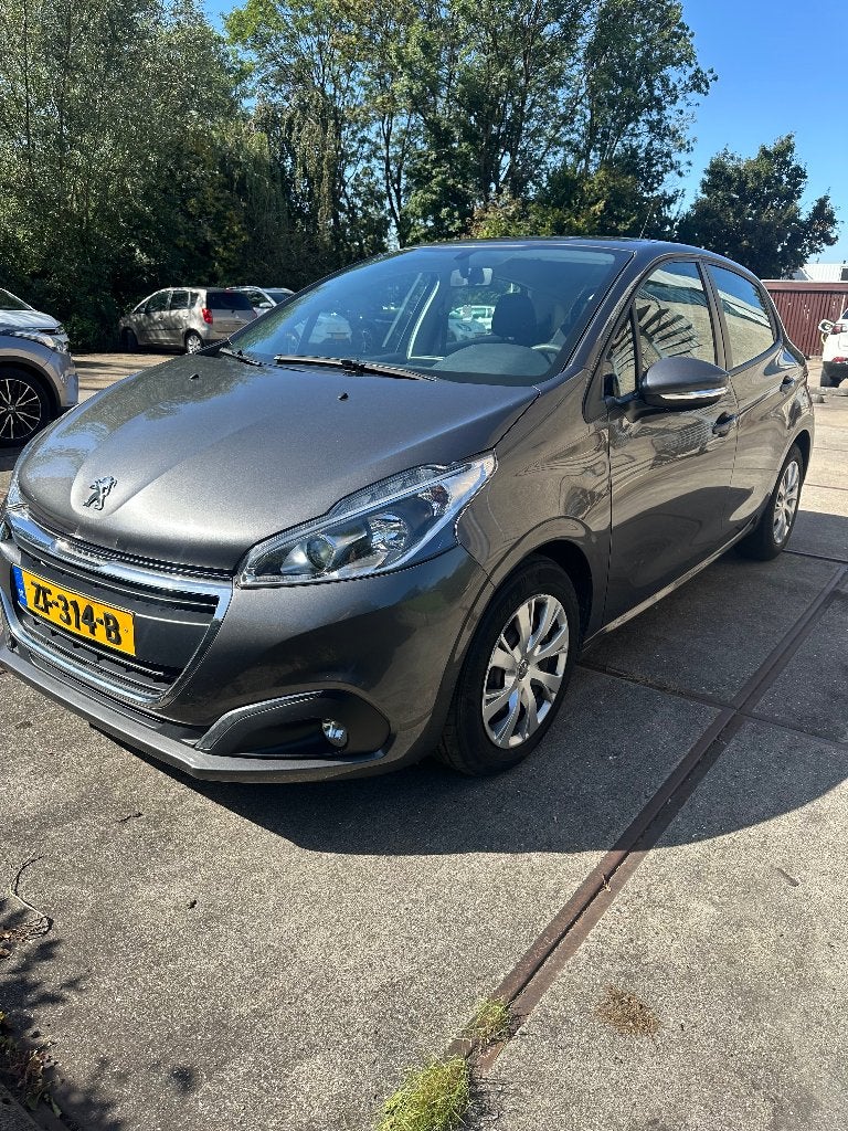 Foto 3 van Peugeot 208 1.2 Puretech 82pk 2019 Grijs