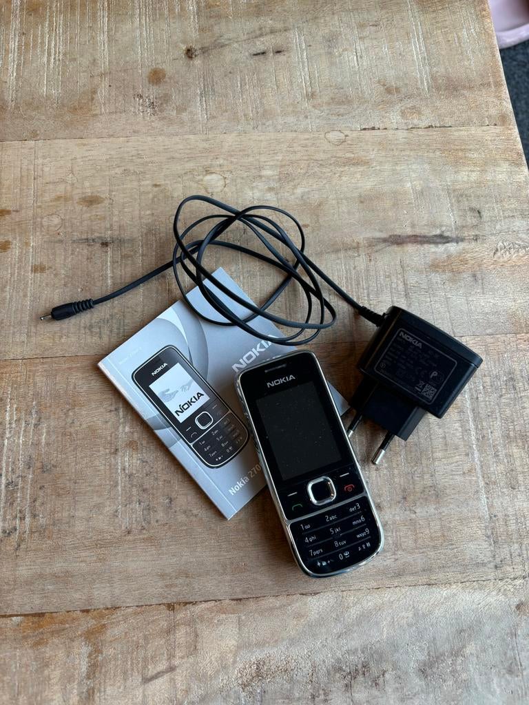 Nokia 2700 Classic - Zwart met oplader en handleiding, Telecommunicatie, Mobiele telefoons | Nokia, Gebruikt, Zwart, Fysiek toetsenbord