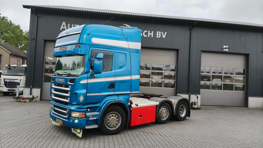 Scania R580 MANUEL - RETARDER - 6X2 - 1MLN KM (bj 2005), Auto's, Vrachtwagens, Scania, Blauw, Bedrijf, 2 stoelen