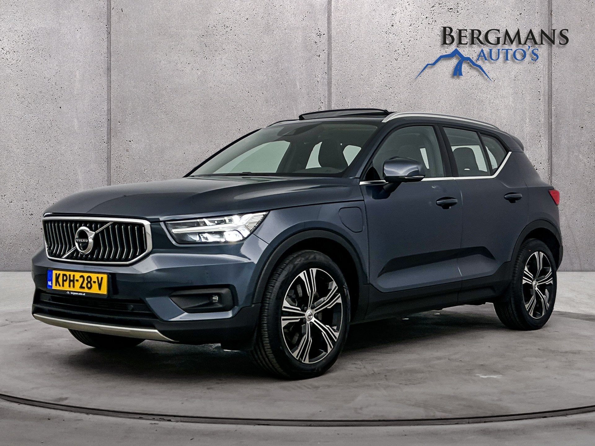 Volvo XC40 1.5 T5 Recharge Inscription PLUG-IN // SCHUIFDAK, Blauw, Bedrijf, Hybride Elektrisch/Benzine, 3 cilinders