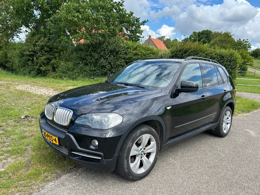 BMW X5 4.8 I AUT 2007 Zwart, Auto's, BMW, 138 €/maand, 4799 cc, Leder, Parkeersensor