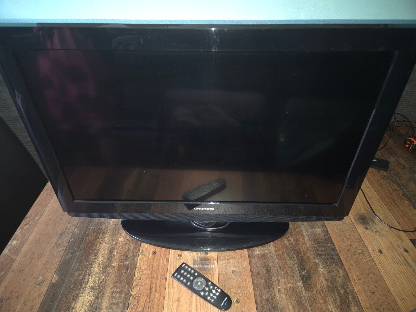 Grundig LCD TV met afstandsbediening, 80-100 cm, Ophalen, Gebruikt, 50 Hz, 80 tot 100 cm