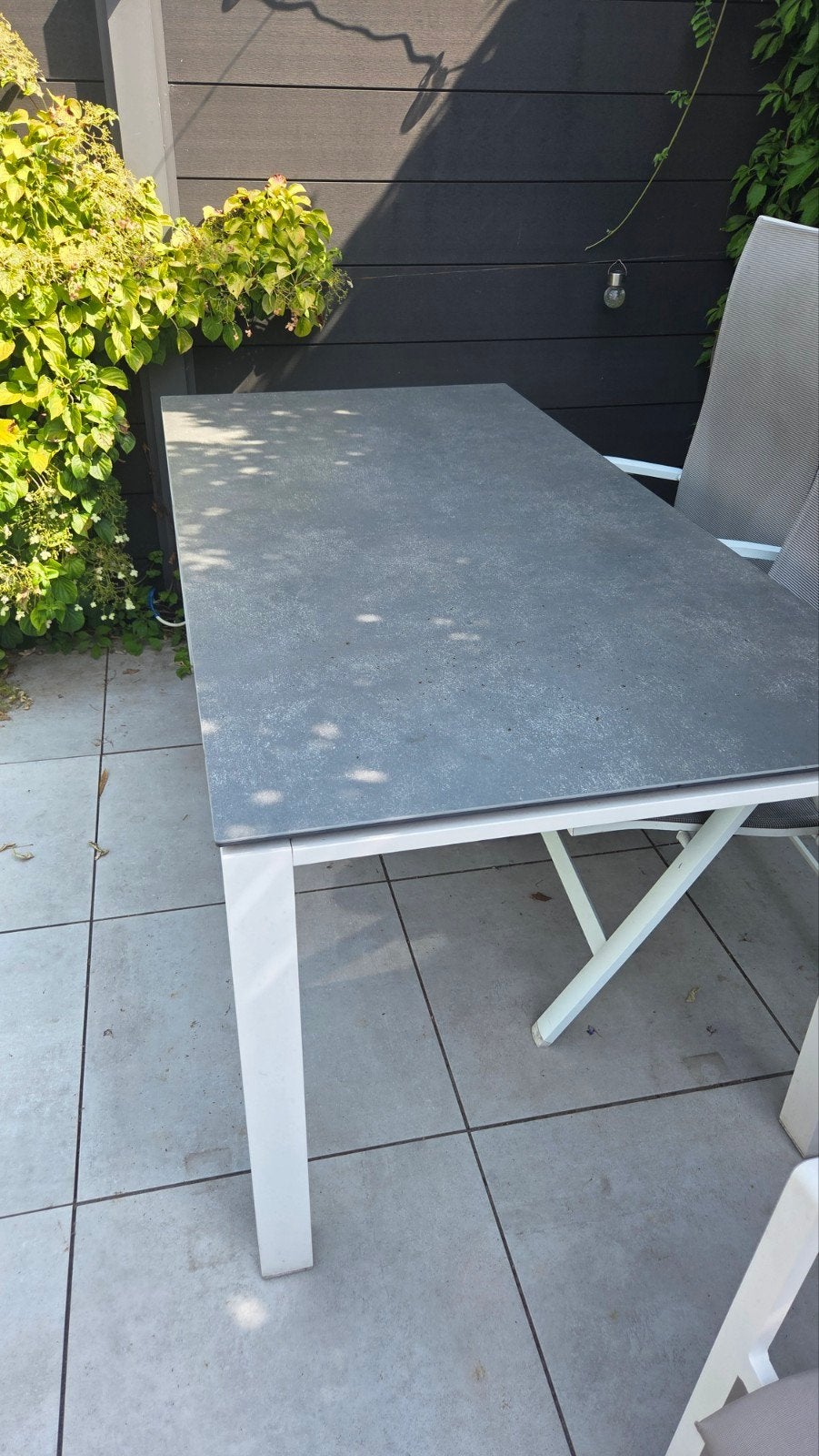 Moderne Tuin Tafel concept- Grijs/Wit met 3 stoelen, Tuin en Terras, Tuintafels, Ophalen, Gebruikt, Rechthoekig, Metaal