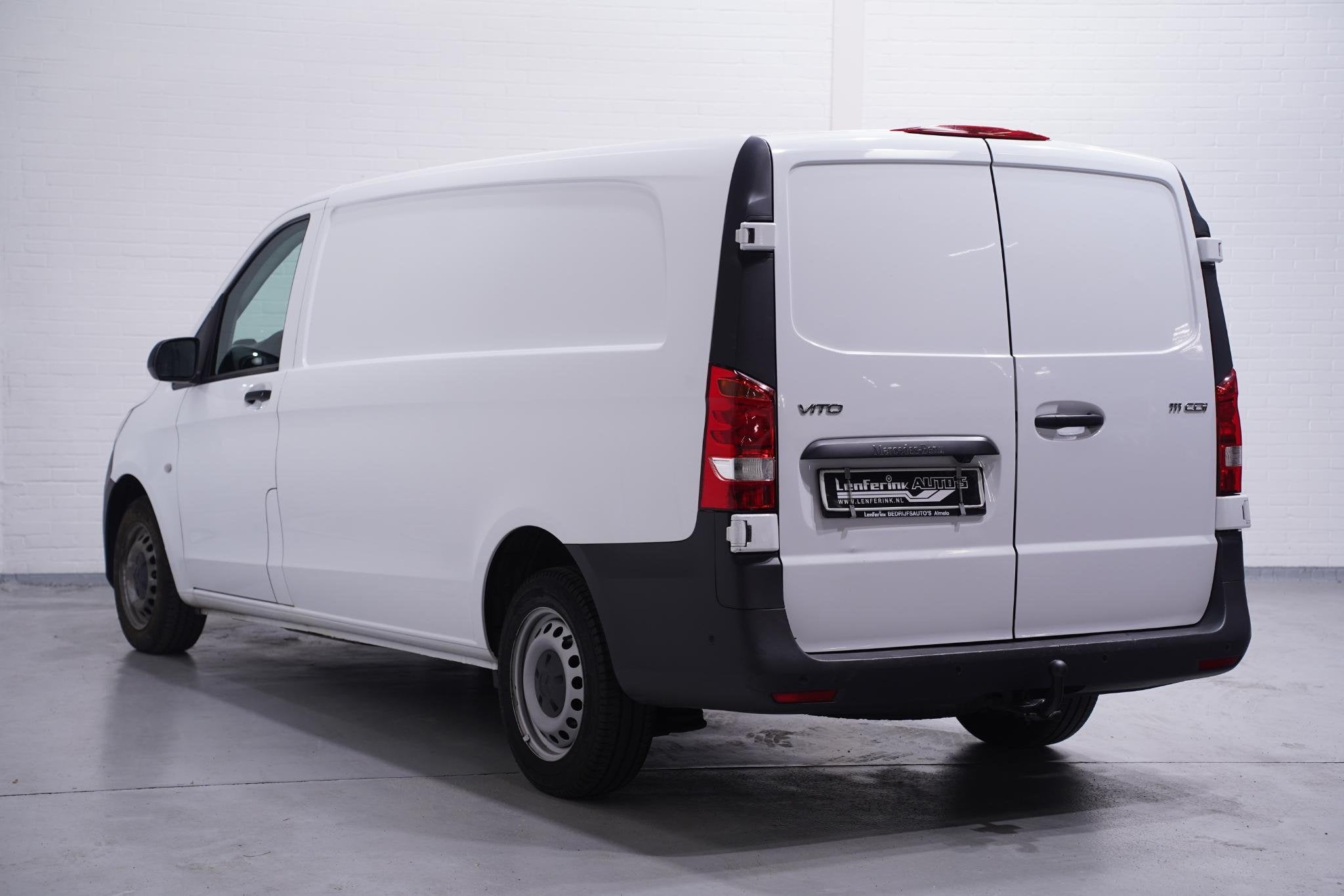 Mercedes-Benz Vito 111 CDI 116 pk L3 Extra Lang Navi, Camera, Auto's, Bestelauto's, Voorwielaandrijving, Gebruikt, 4 cilinders