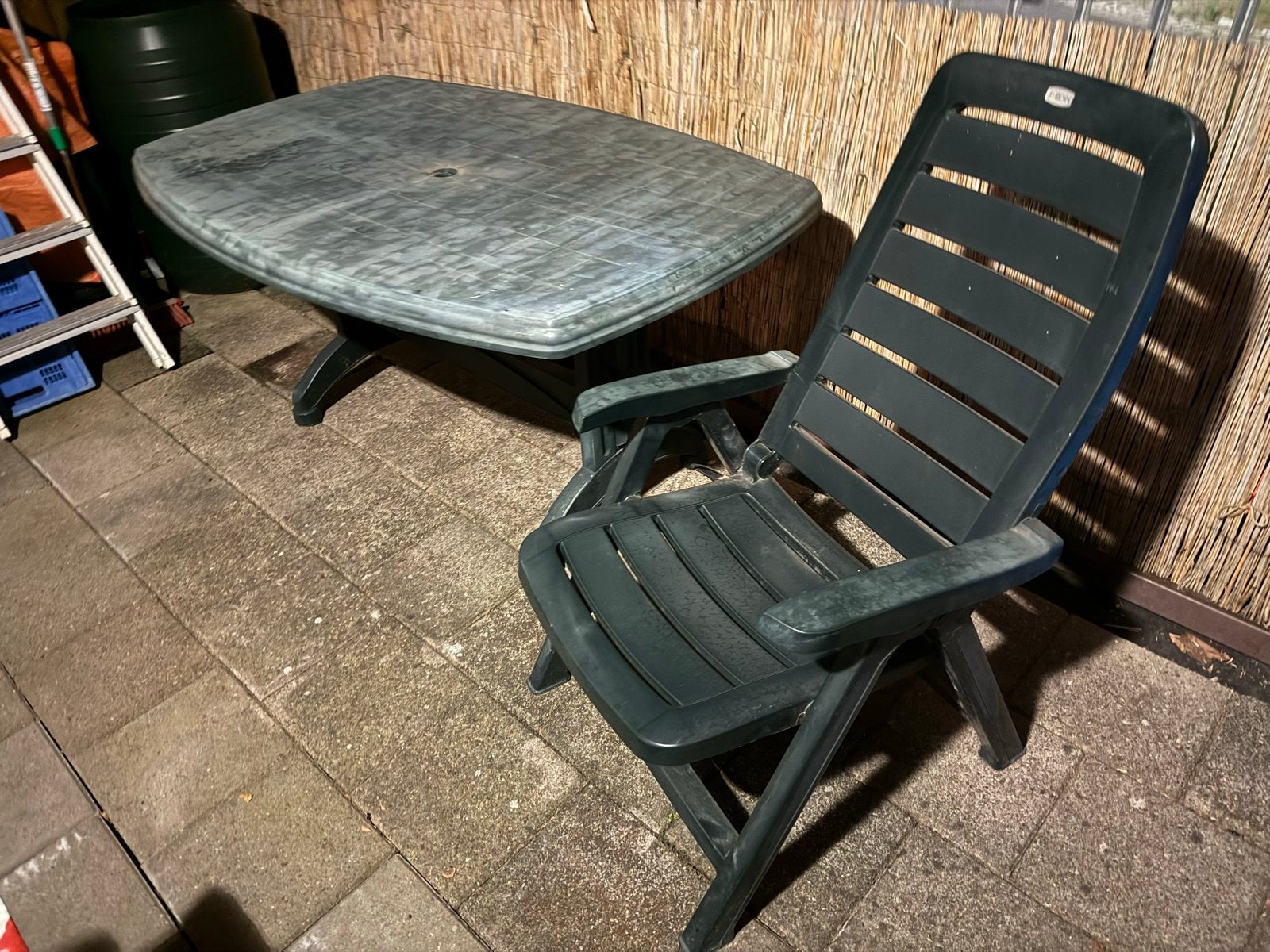 4 inklapbare en 4 tuinstoelen en tafel, Ophalen, 4 zitplaatsen, Kunststof, Gebruikt