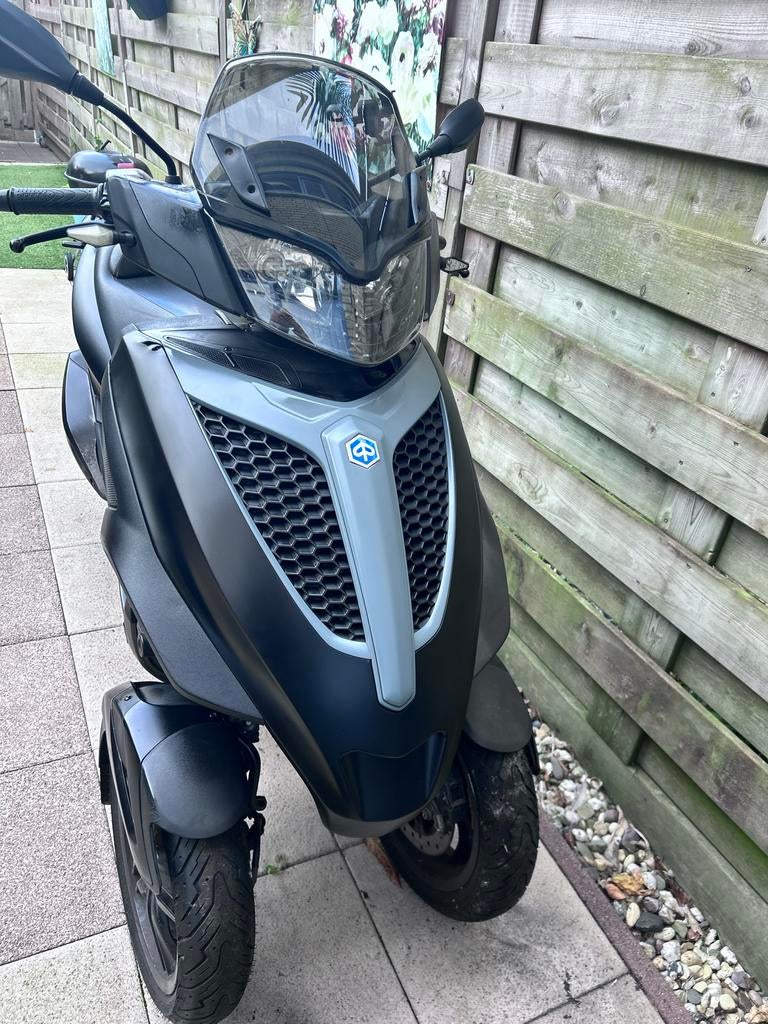 Piaggio Yourban 300cc LT (2014/2015) lage km stand, Scooter, 300 cc, Particulier, Sportuitlaat