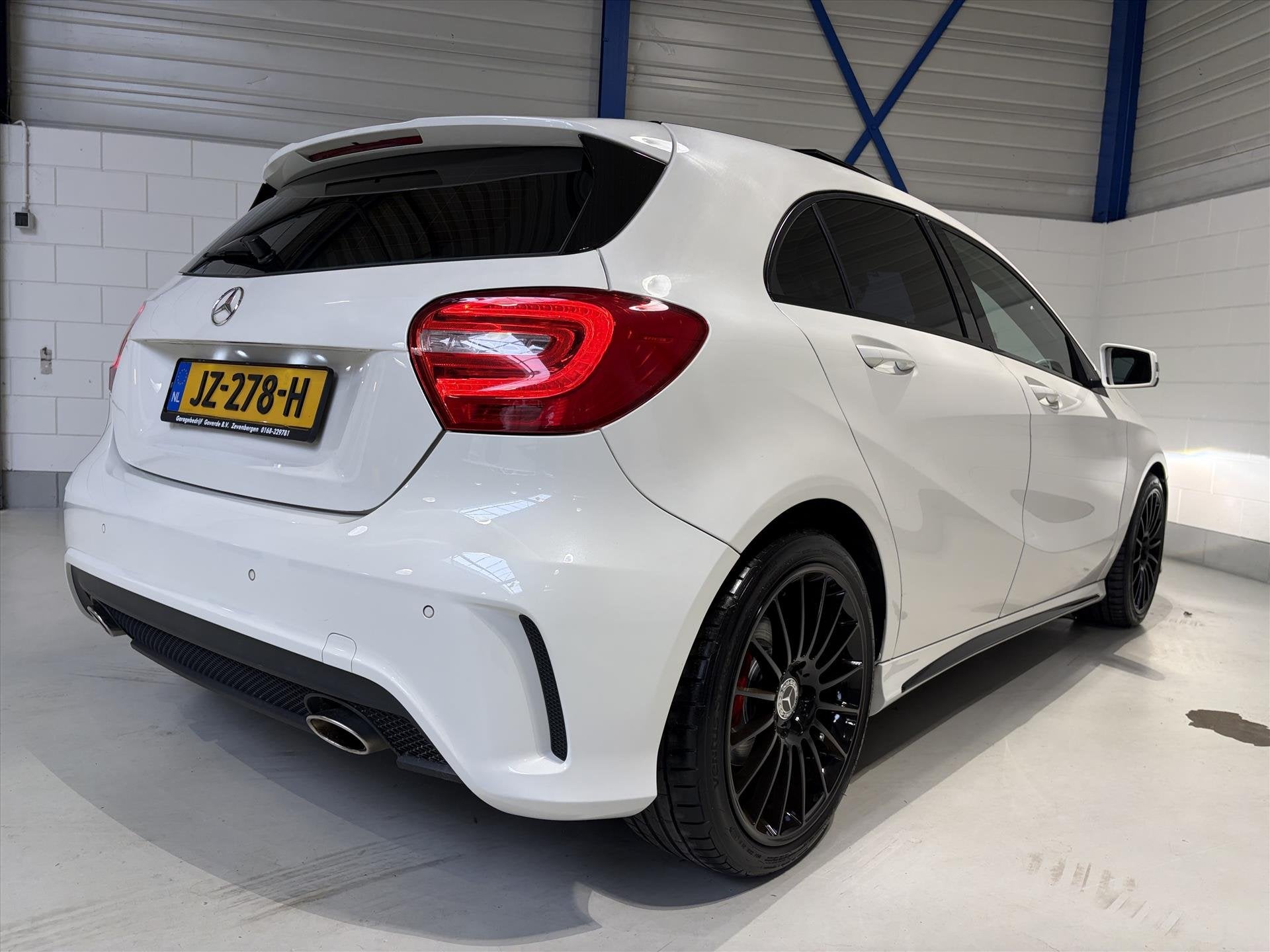 Mercedes A-Klasse A180 AUT7, AMG-Line, Pano, Xenon, Leder, Auto's, Dealer onderhouden, Gebruikt, 4 cilinders, 1595 cc