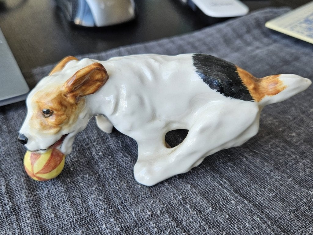 Royal Doulton HN1097 Terrier met bal - Onbeschadigd, Ophalen of Verzenden, Gebruikt, Dier