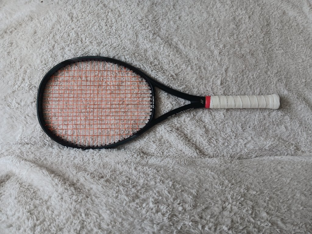 Yonex Ezone 98 (2 stuks), Ophalen of Verzenden, Zo goed als nieuw, Racket, L2