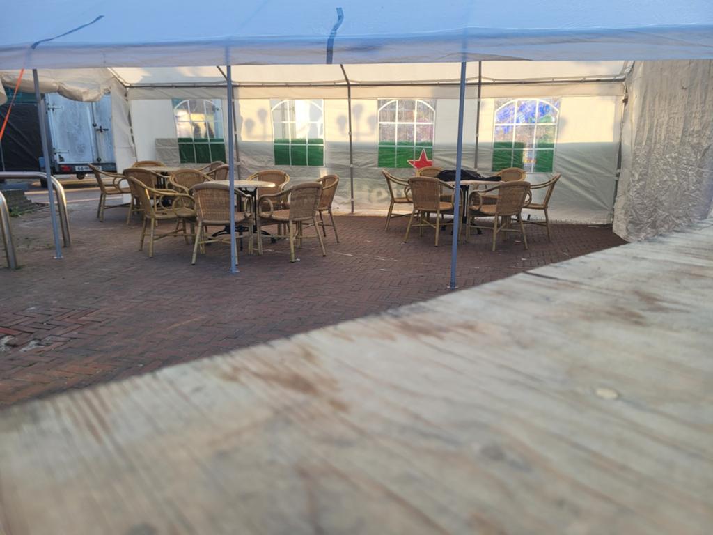 terras compleet. Kan zeker nog een ronde mee, Ophalen