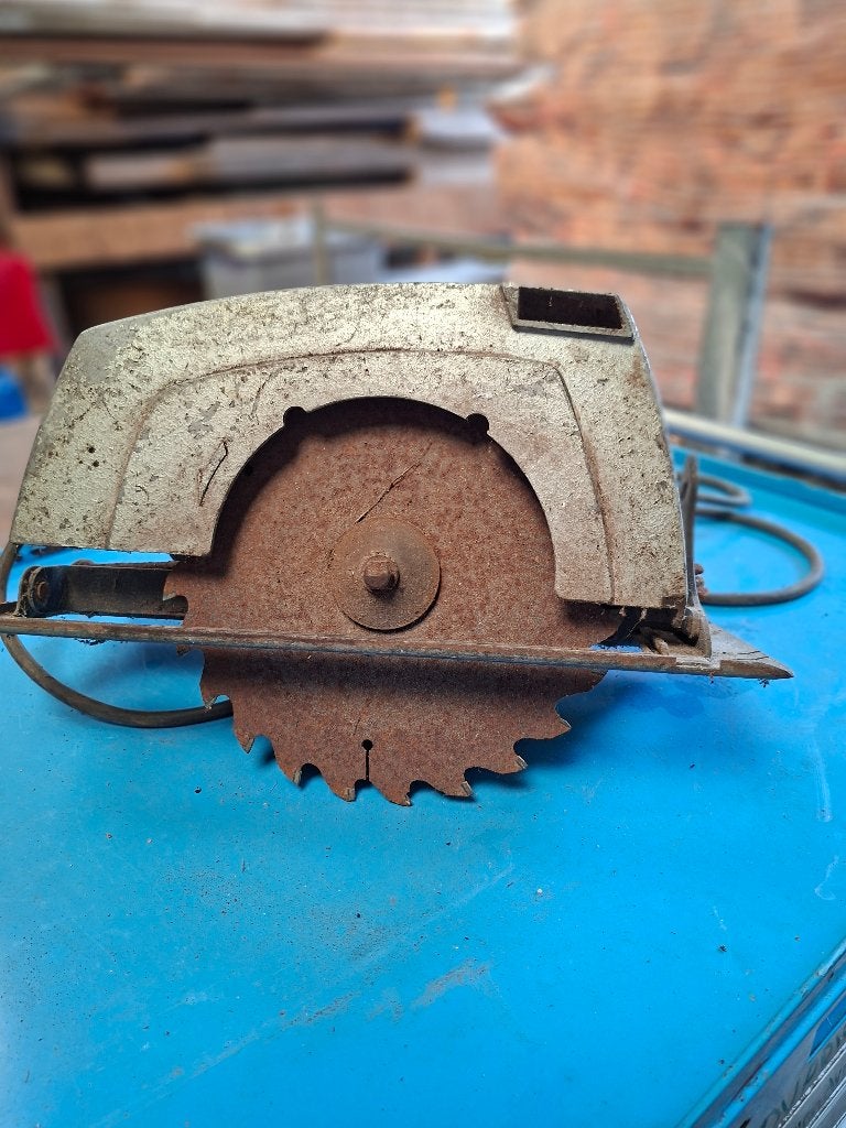 makita cirkelzaag nog in goede staat 65euro, Ophalen, Gebruikt, Cirkelzaag, Makita
