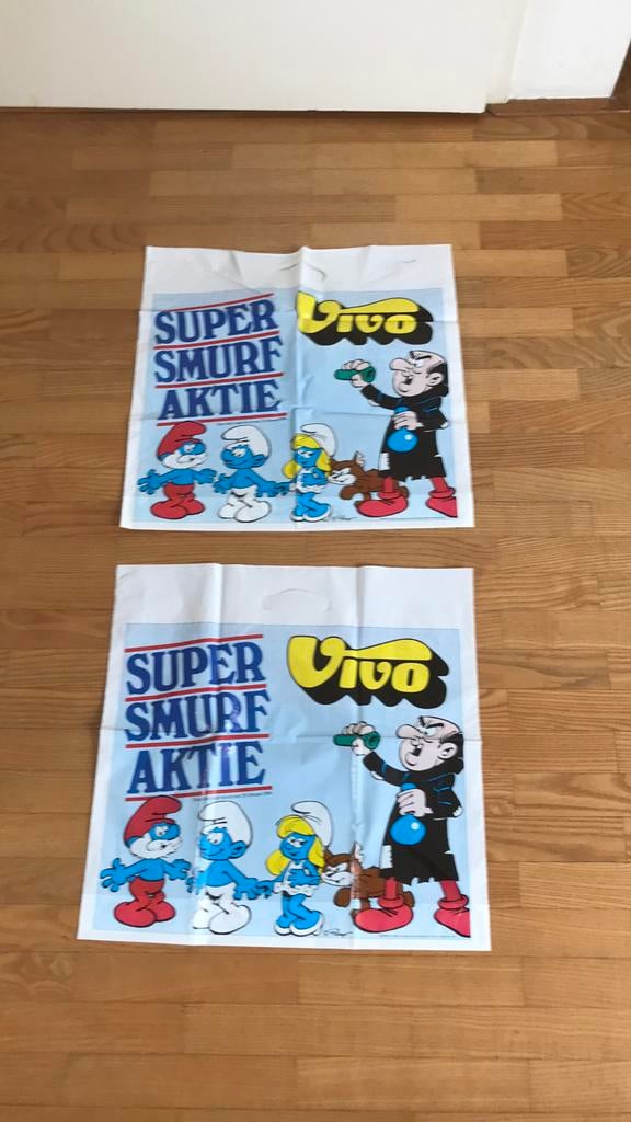 2 plastic tassen vd smurfen 1984, Verzamelen, Smurfen, Ophalen of Verzenden, Zo goed als nieuw, Verschillende Smurfen