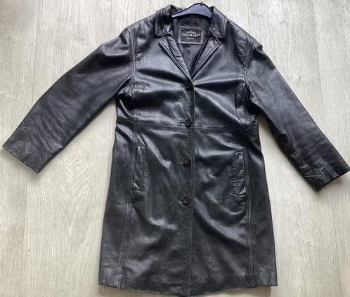 zwarte Leren jas met knoopsluiting maat 42, Zwart, Maat 42/44 (L), Ophalen of Verzenden, Gedragen