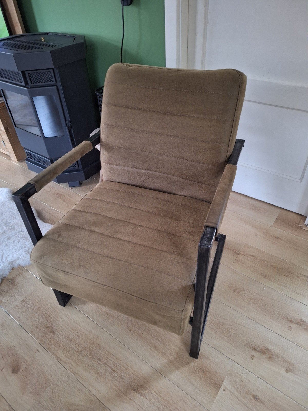 Comfortabele fauteuil in olijfgroene stof met metalen frame, Gebruikt, Bruin, Ophalen of Verzenden, Metaal