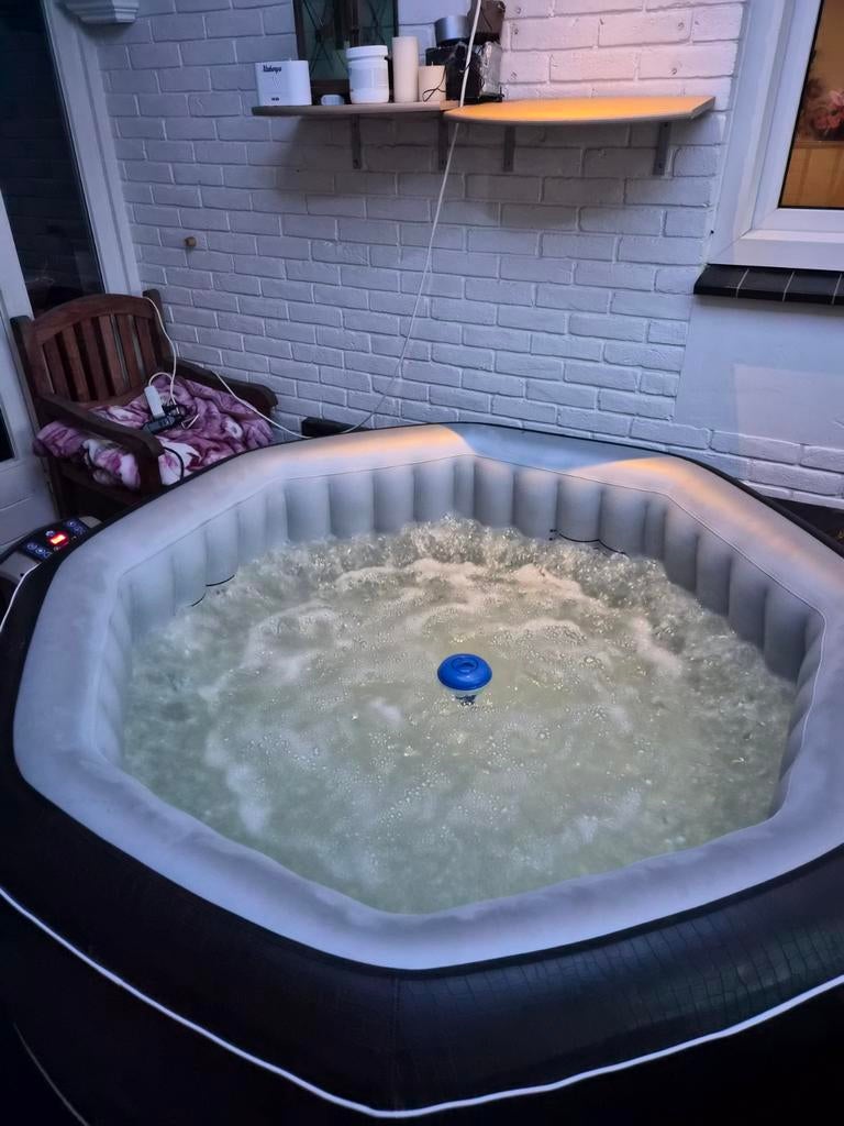 Netspa Opblaasbare Jacuzzi 6-persoons - Zo goed als nieuw, Ophalen of Verzenden, Zo goed als nieuw, Afdekzeil, Opblaasbaar