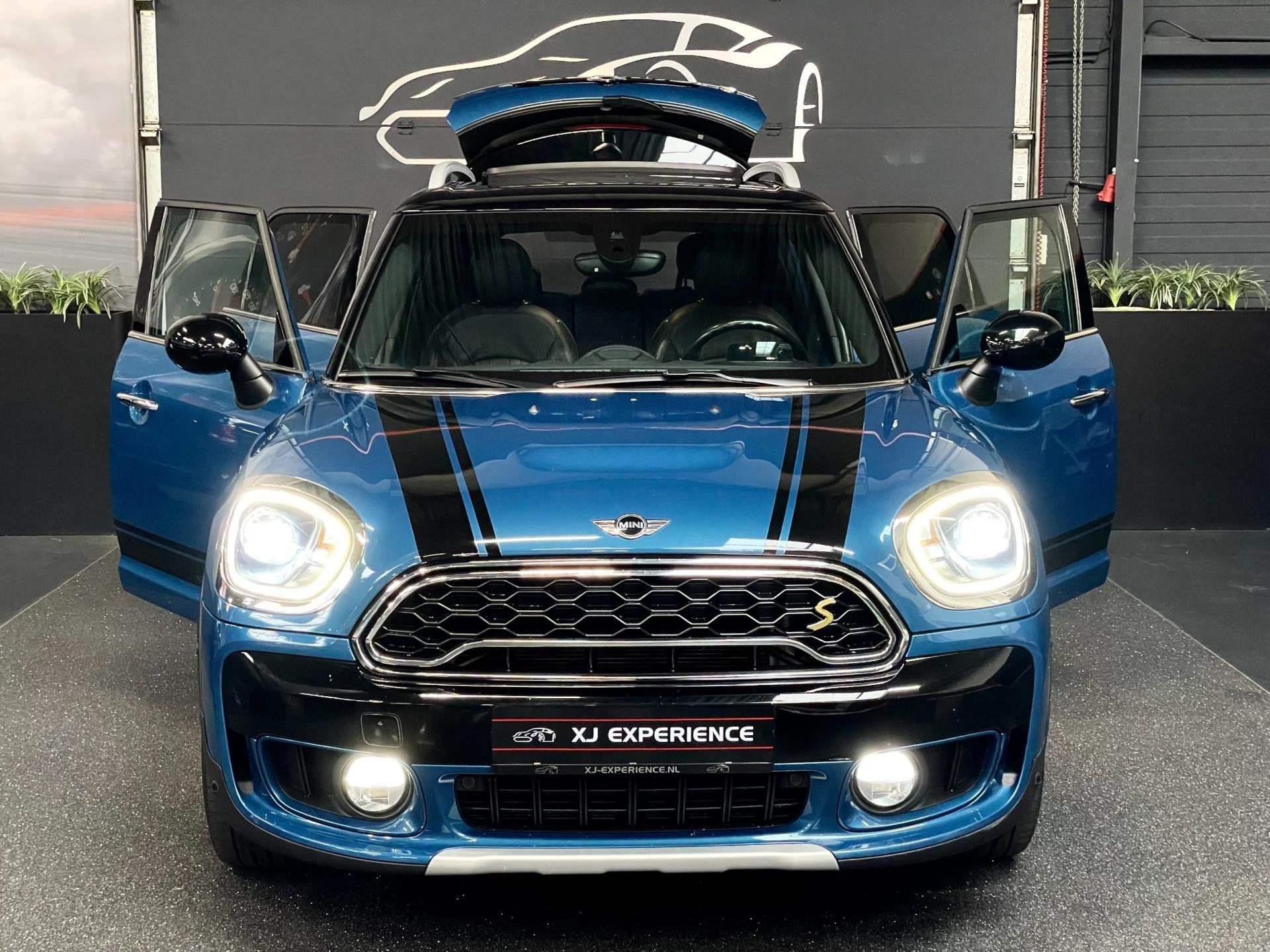 Mini Cooper Countryman 2.0 S E ALL4 PANO NAVI LEER BTW 175 P, Auto's, Automaat, Gebruikt, Zwart, Blauw