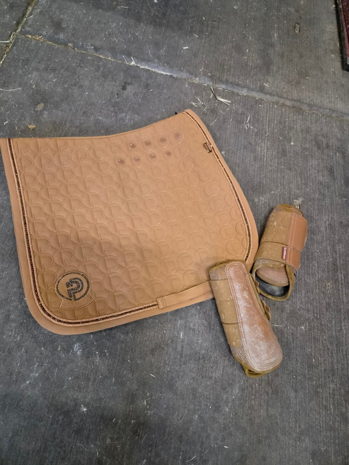 mooie eskadron lemieux set, Dieren en Toebehoren, Full (L), Ophalen of Verzenden, Zo goed als nieuw, Dressuurdekje