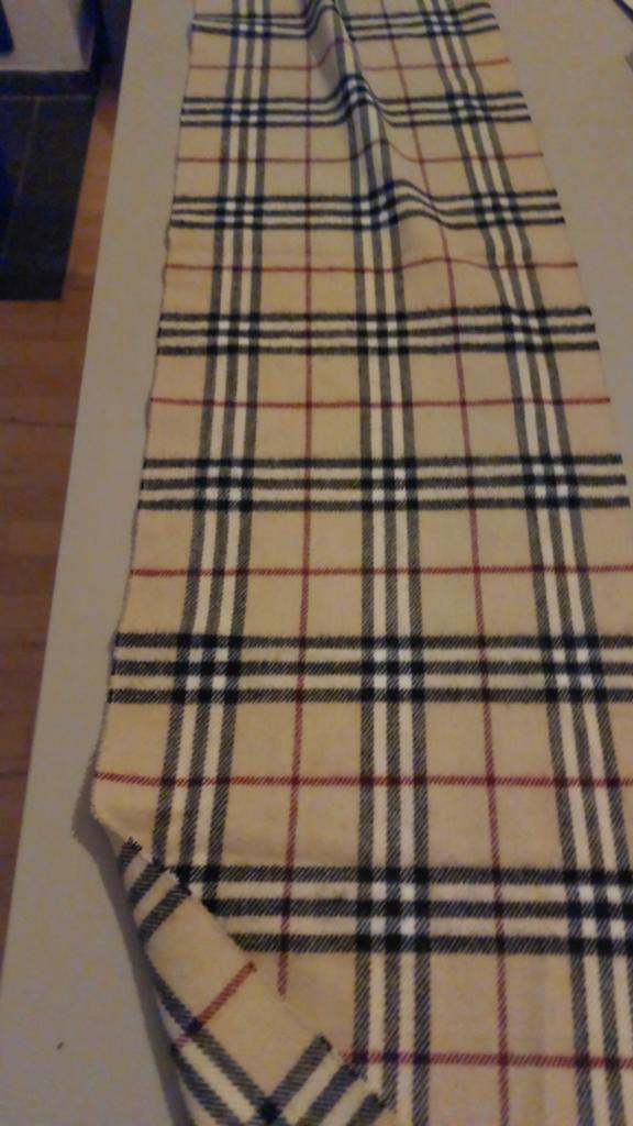 Originele Burberry Sjaal - Klassiek Geruit Design, Maat 38/40 (M), Ophalen of Verzenden, Zo goed als nieuw, Burberry