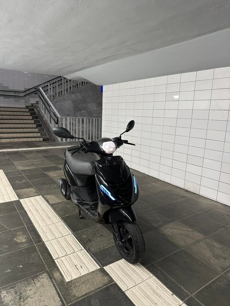 Piaggio Zip, Ophalen, Zip, Zo goed als nieuw, Benzine