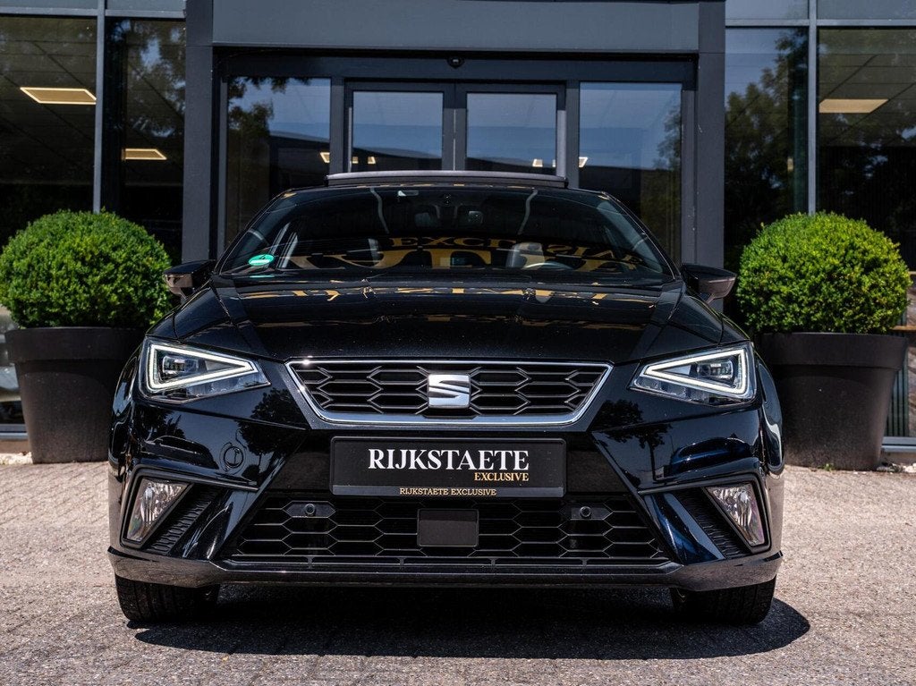 Seat Ibiza 1.0 EcoTSI FR|PANO|ACC|CAMERA|CARPLAY|18''|LED, Gebruikt, 3 cilinders, Automatische klimaatregeling, Hatchback
