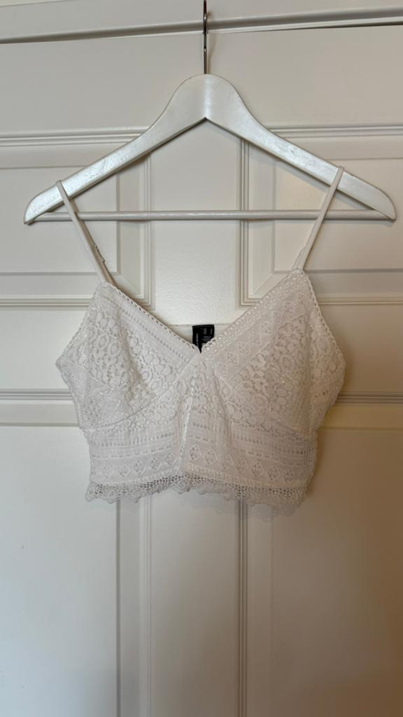 Vero Moda wit kanten topje maat S, Kleding | Dames, Tops, Vero Moda, Wit, Ophalen of Verzenden, Zo goed als nieuw
