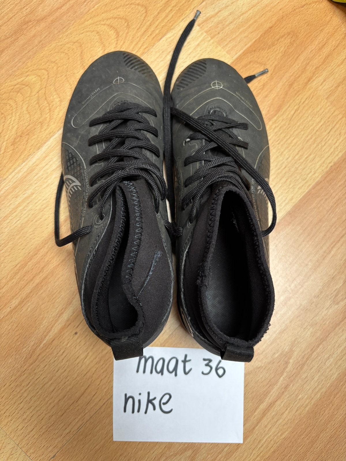 Voetbalschoenen Nike maat 36, Sport en Fitness, Maat XS of kleiner, Ophalen of Verzenden, Gebruikt, Schoenen