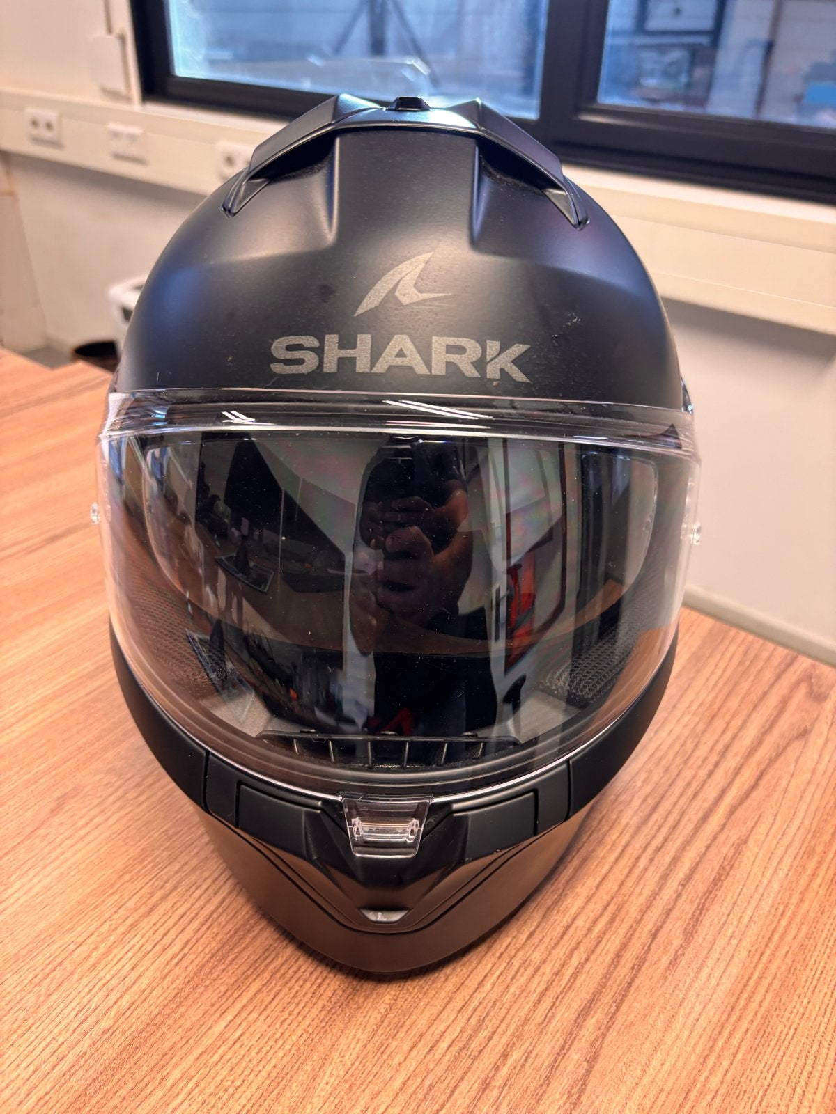 Shark helm zwart met zonnevizier - Maat S, Motoren, Kleding | Motorhelmen, Ophalen, Systeemhelm, Shark, S