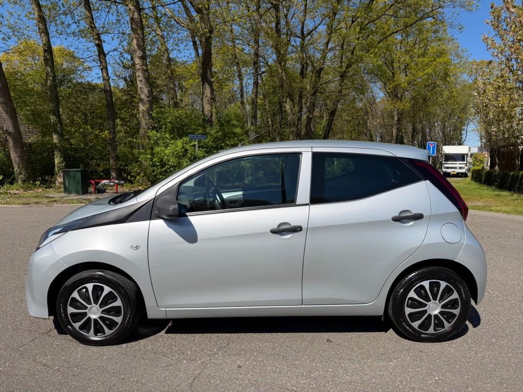 Toyota AYGO 1.0 VVT-I X-FUN - Airco - Cruise control !!!, Gebruikt, Euro 6, 4 stoelen, Handgeschakeld