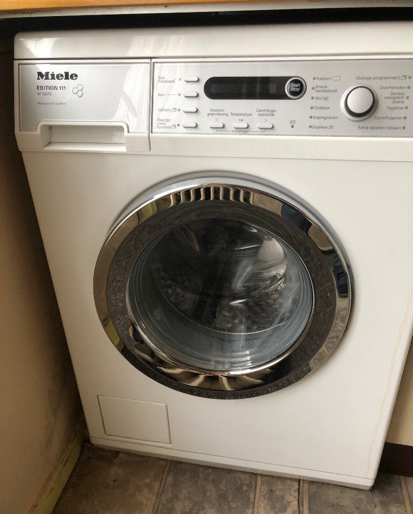 Miele Wasmachine W 5895 Edition 111, 8 tot 10 kg, Ophalen, 1200 tot 1600 toeren, 85 tot 90 cm