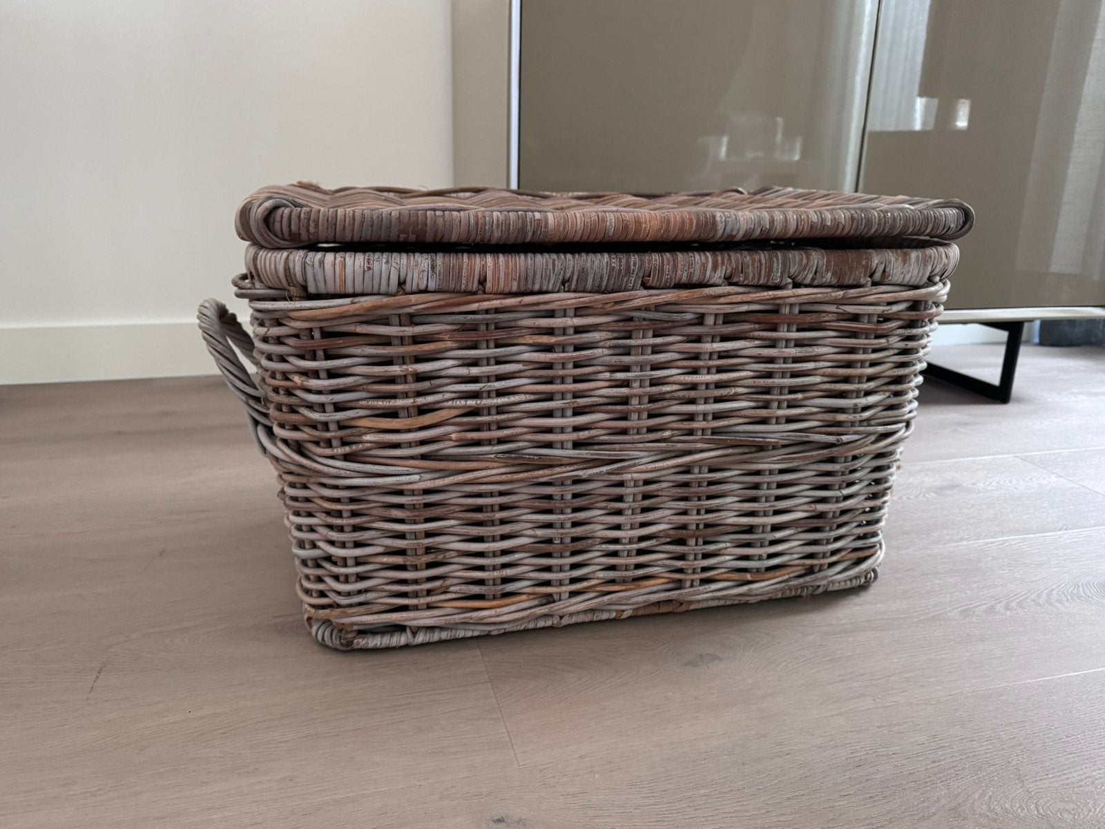 Rotan opbergmand met deksel 70x37x37, Huis en Inrichting, Woonaccessoires | Schalen en Manden, Ophalen, Zo goed als nieuw, Rond