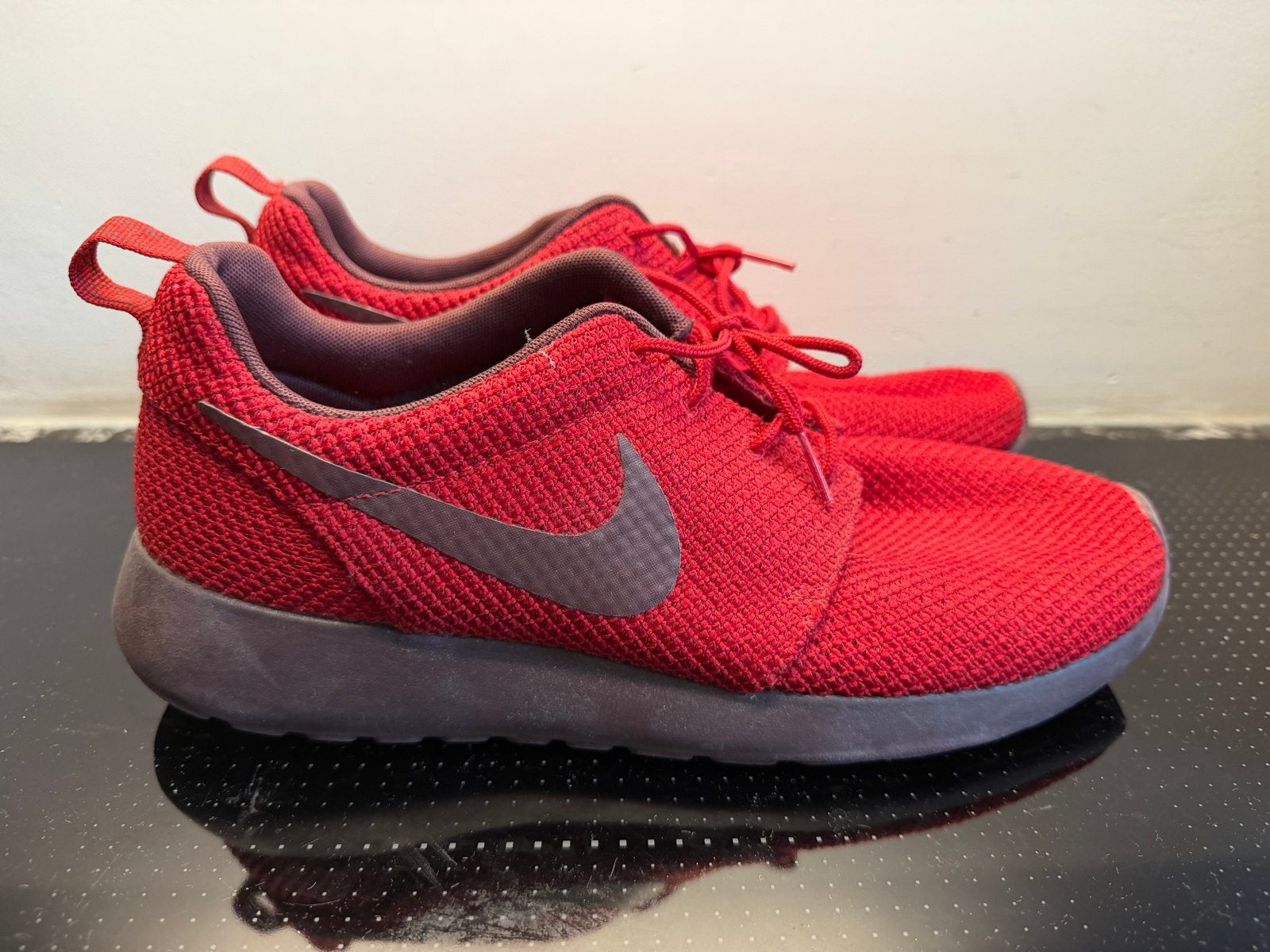Nike roshe run Rood Maat 44, Ophalen of Verzenden, Gedragen, Overige kleuren, Sneakers of Gympen