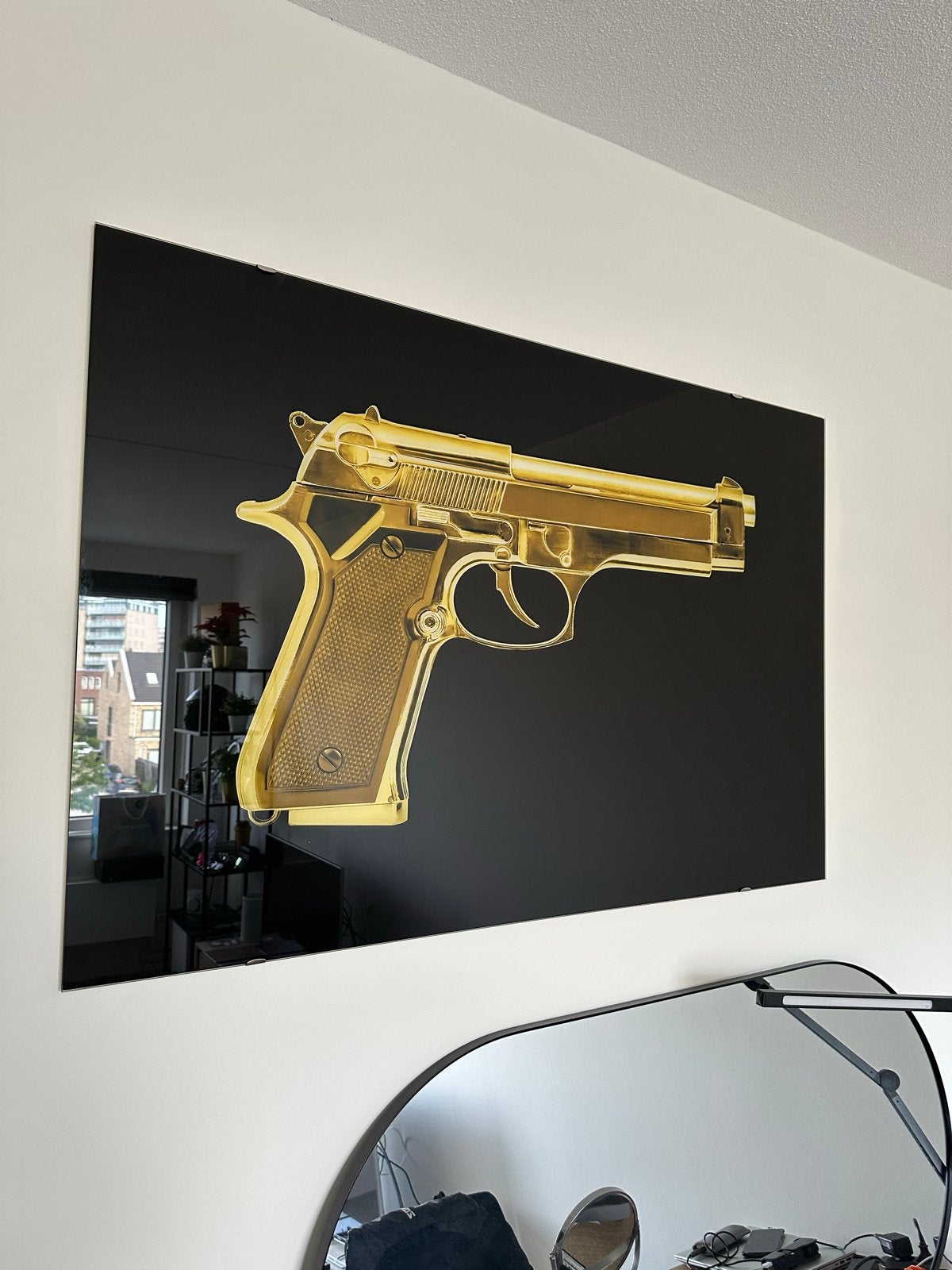 Gouden Pistool Kunstwerk op Glasplaat - Modern Design, Antiek en Kunst, Kunst | Schilderijen | Modern, Ophalen, Overig onderwerp