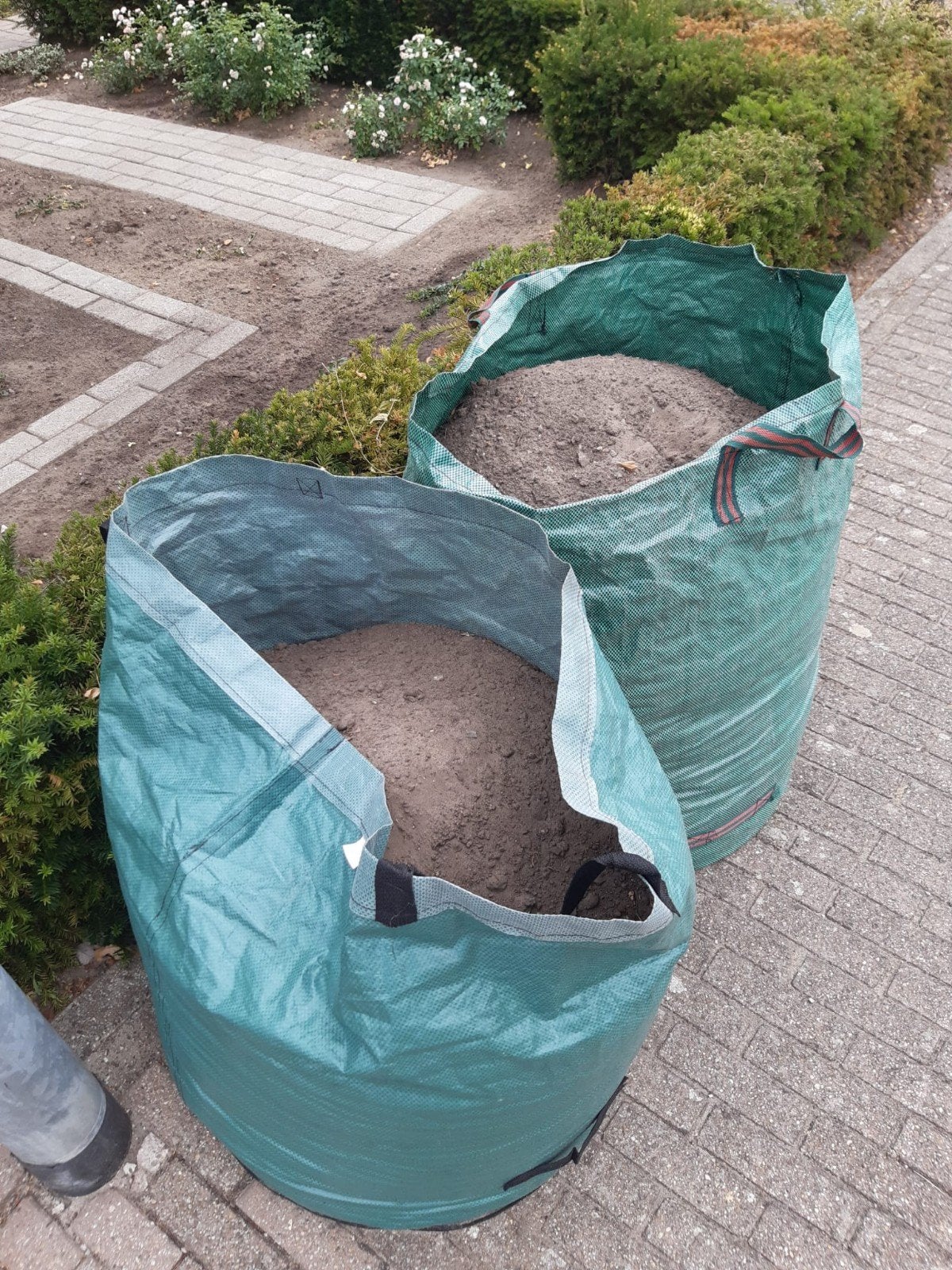 GRATIS. TUINAARDE. Wel  zelf Eruitscheppen..  Of nieuwe zakk, Ophalen, Overige typen