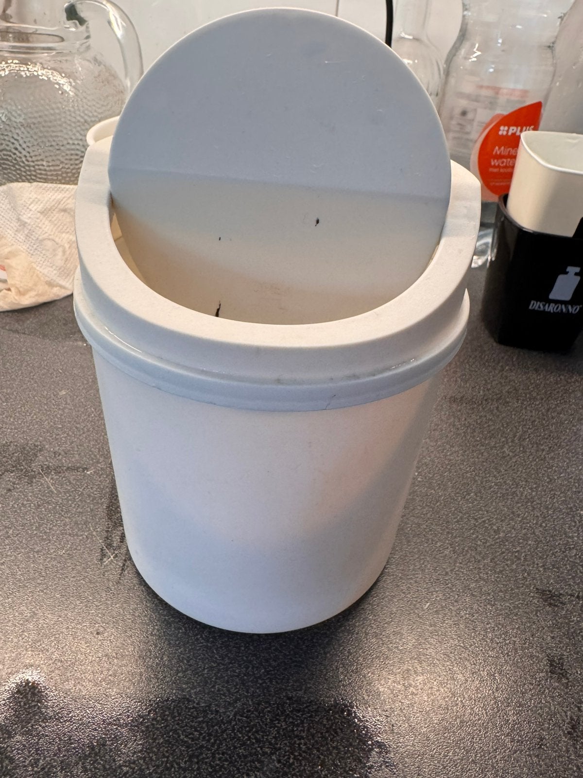Prullenbakjes 2st, Huis en Inrichting, Woonaccessoires | Prullenbakken, Zo goed als nieuw, Kunststof, Ophalen