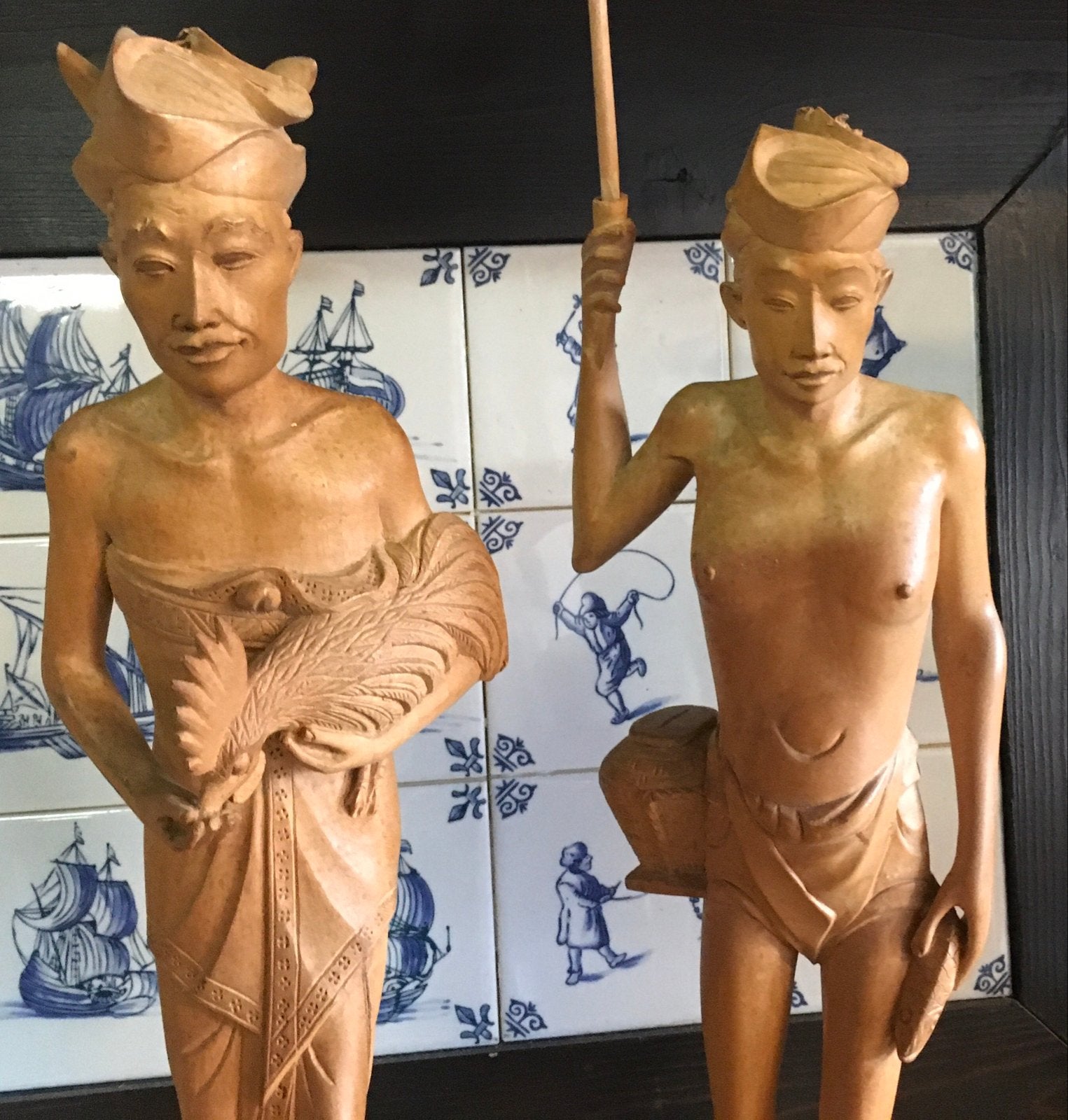 Twee Balinese Houten Beelden: Hanenvechter & Visser, Jaren ', Antiek en Kunst, Kunst | Beelden en Houtsnijwerken, Ophalen of Verzenden