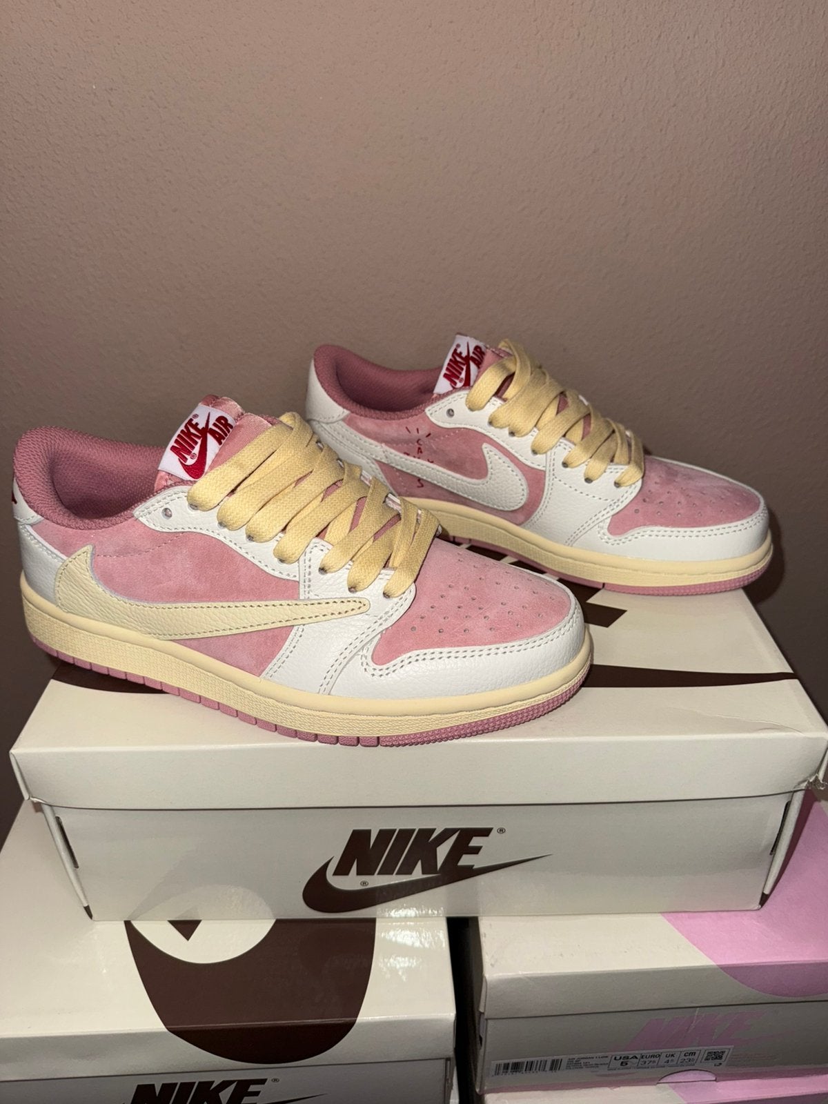 nike air jordan travis scott - 38/39/40, Nieuw, Ophalen of Verzenden, Sneakers of Gympen, Roze