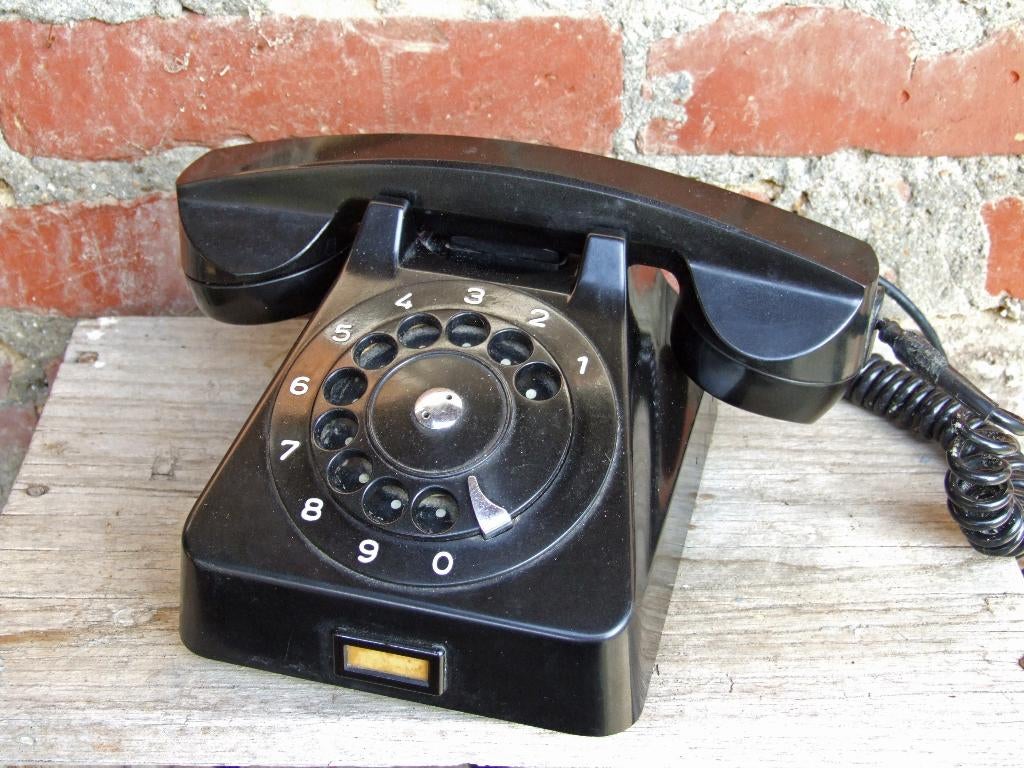 vintage telefoon van bakeliet (Hongaars), Telecommunicatie, Vaste telefoons | Niet Draadloos, Ophalen of Verzenden, Niet werkend