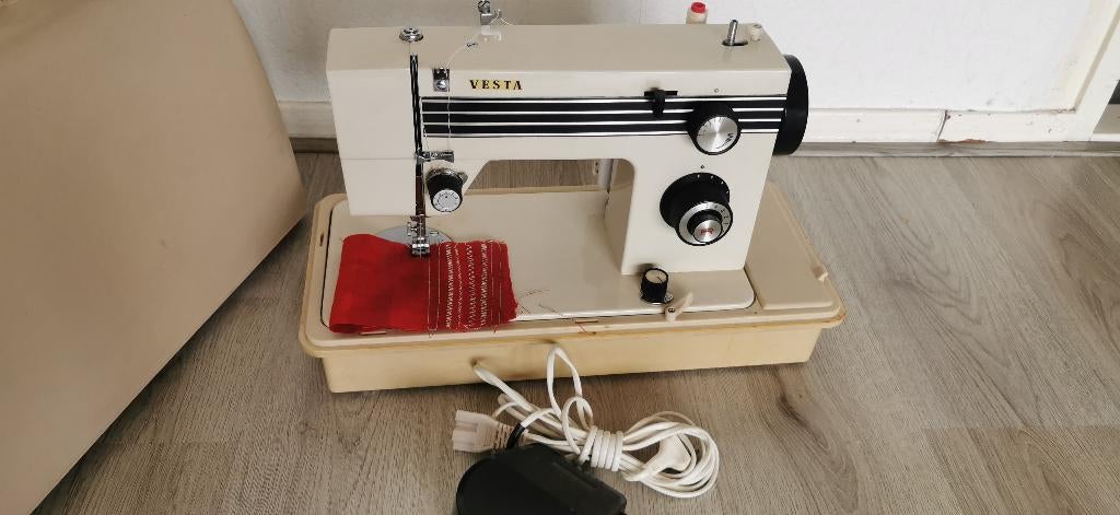 Naaimachine VESTA Zo goed als nieuw Compleet, Verzenden, Gebruikt, Naaimachine, Overige merken