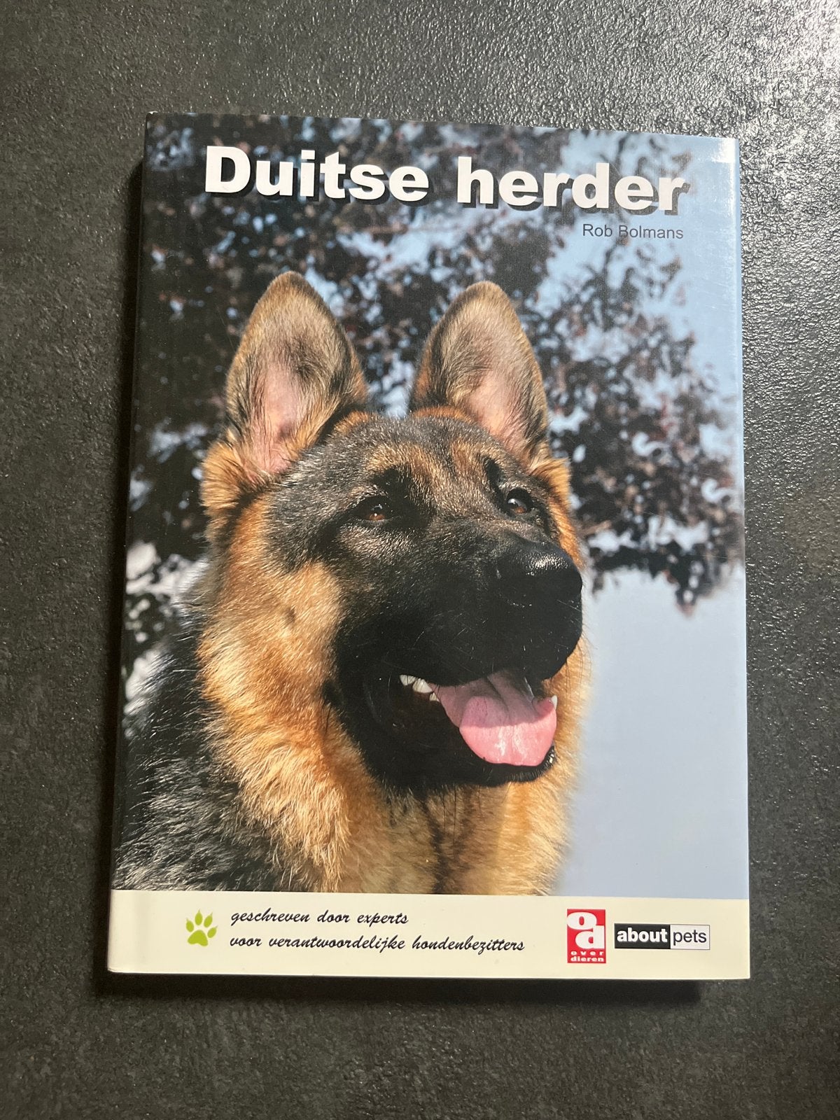 Duitse herder boek - Rob Bolmans - About Pets, Ophalen of Verzenden, Gelezen, Honden