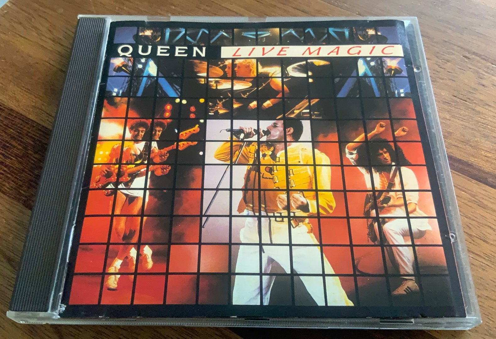 CD QUEEN LIVE MAGIC 1986 EMI UK FREDDIE MERCURY BRIAN MAY, Inclusief boekje, Gebruikt, Verzenden, Poprock
